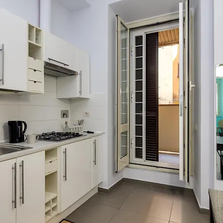 Aurora Vatican House *